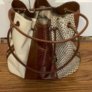 Brahmin purse, gently used, leather, no stains, no tears. Clean,